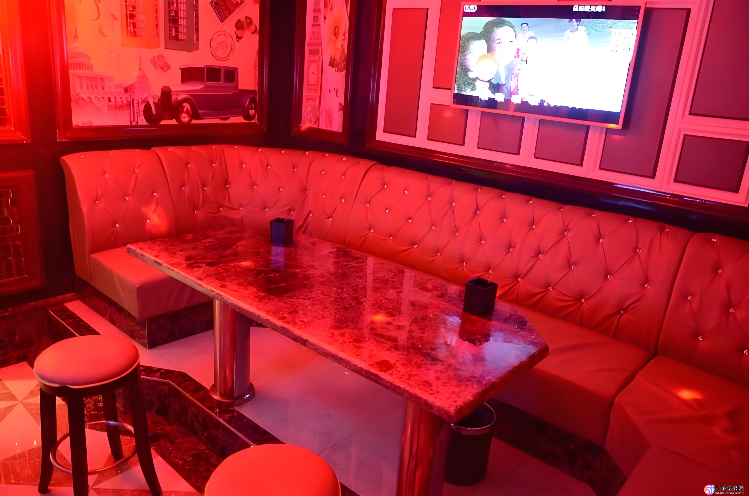 如何在夜场展现高情商幽默 聊天技巧和万能句分享